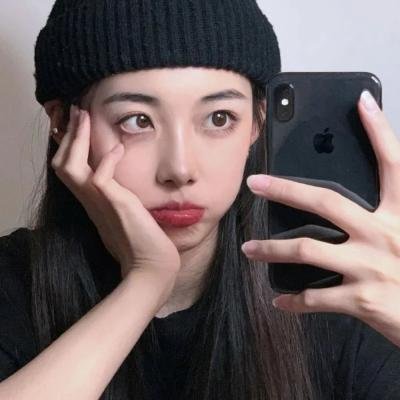 茜色少女